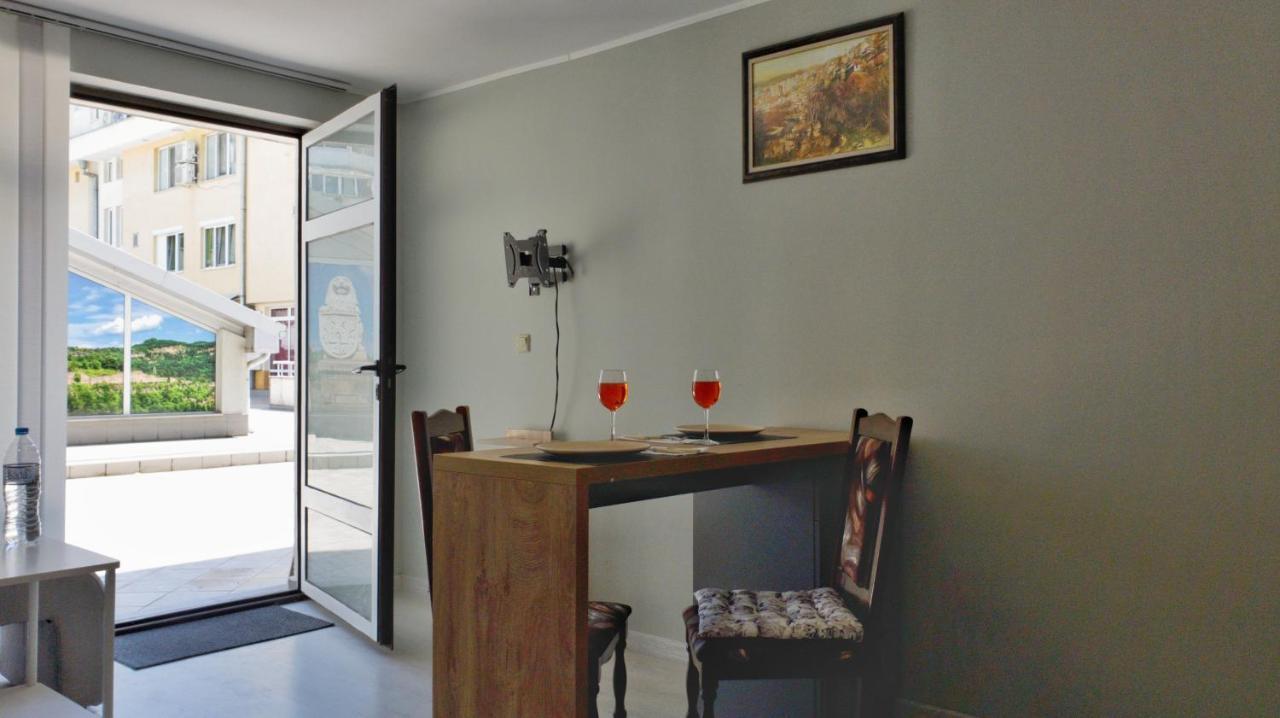 Cozy Studio Near The Park With Huge Verandah. 大特尔诺沃 外观 照片